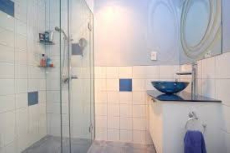 Phòng tắm kính - Cửa Hàng Nội Thất Tuy Hòa